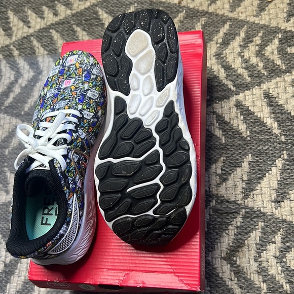 Sold - LOVE New Balance Fresh Foam X 1080v12 Women's in EUC - Picture 4 of 9